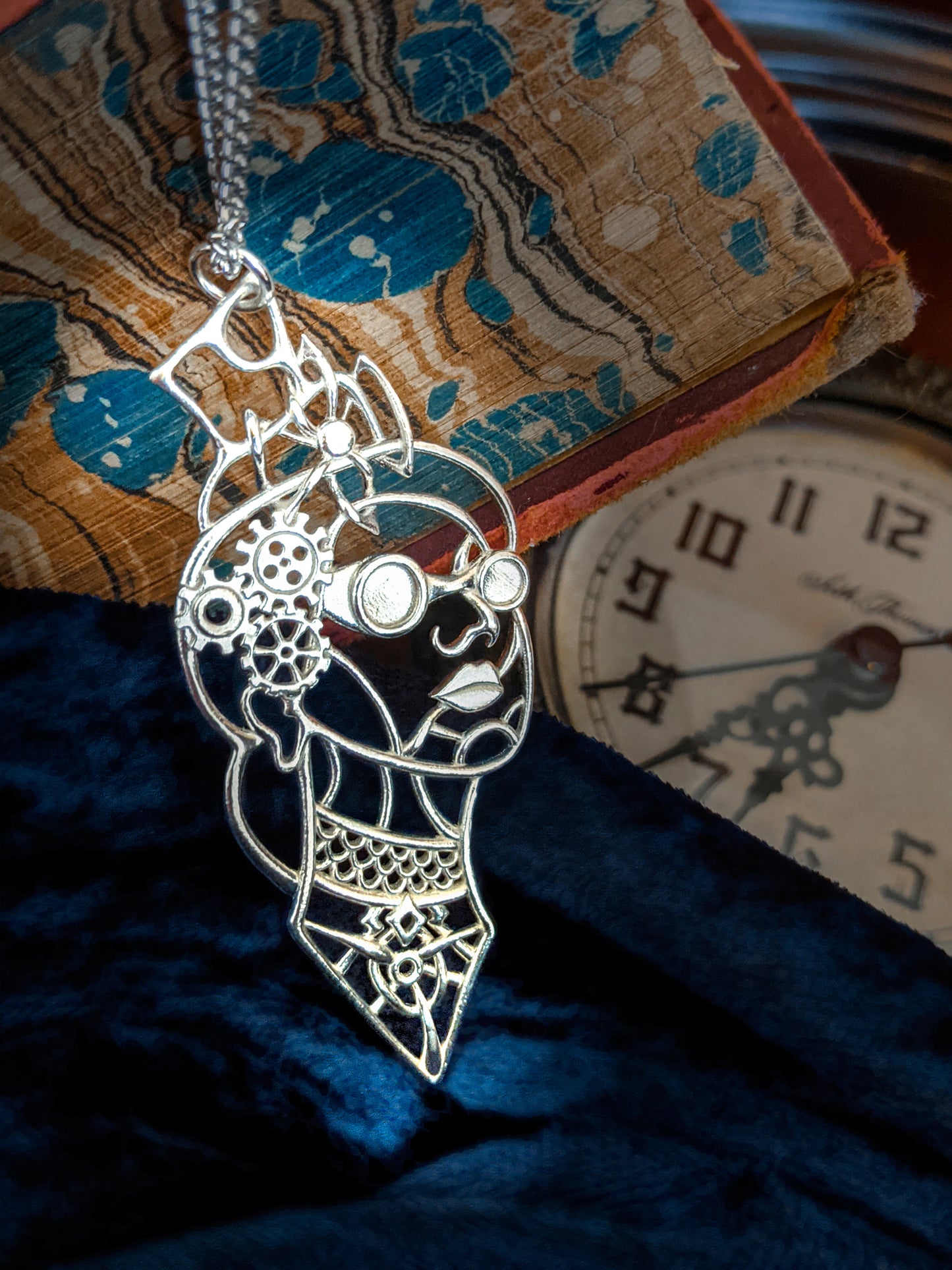 Victoria Pendant