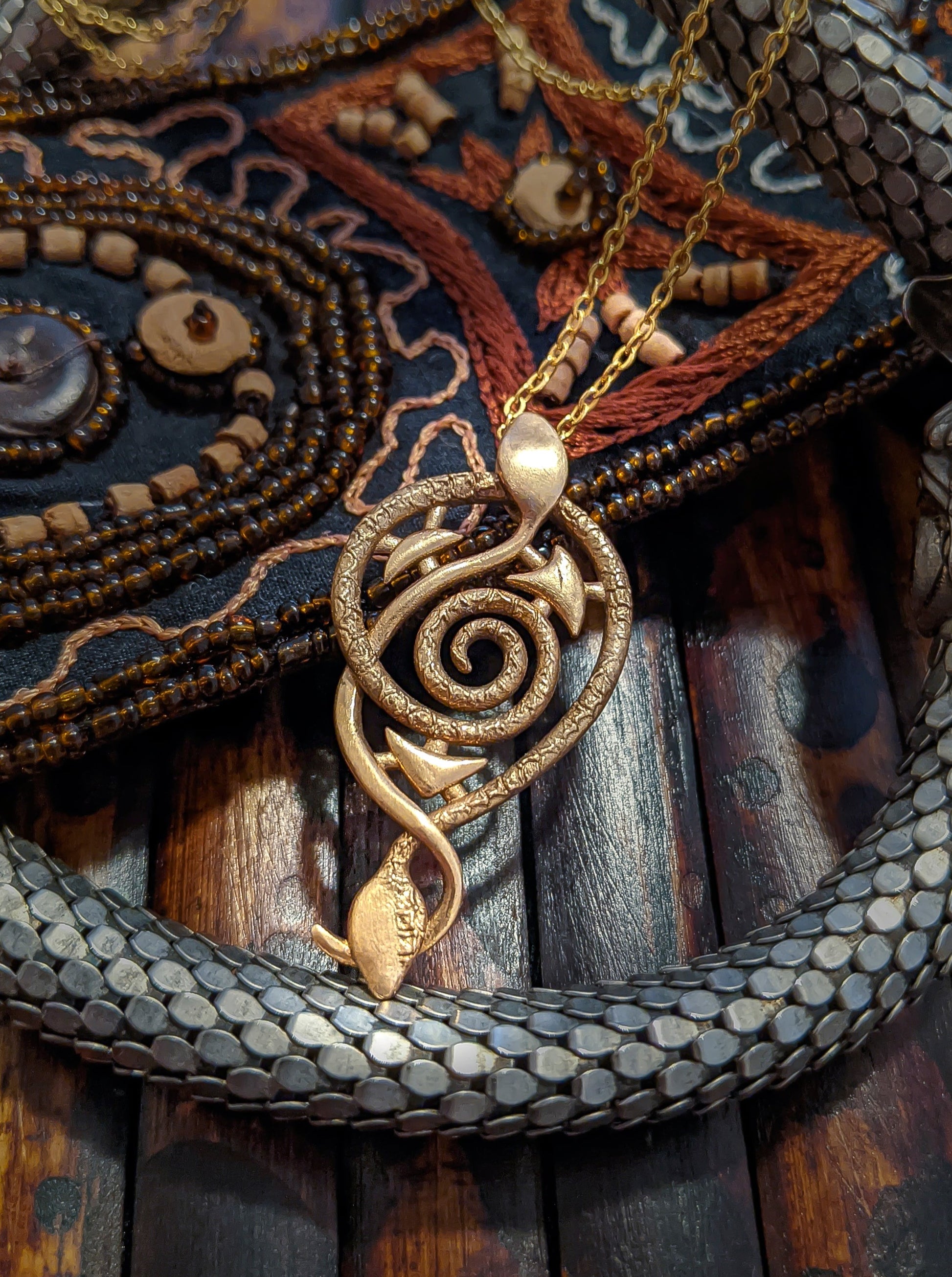 ROPE-WRAPPED SNAKE NECKLACE